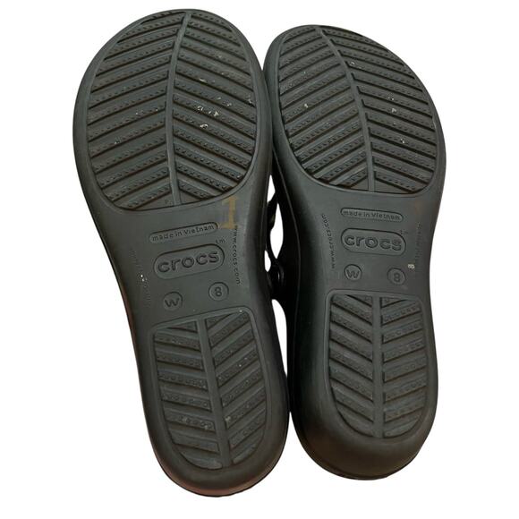 Crocs Sanrah Wedge Sandals 8 Black Hammered Circle Medallion Comfort Flip Flop - Picture 7 of 7